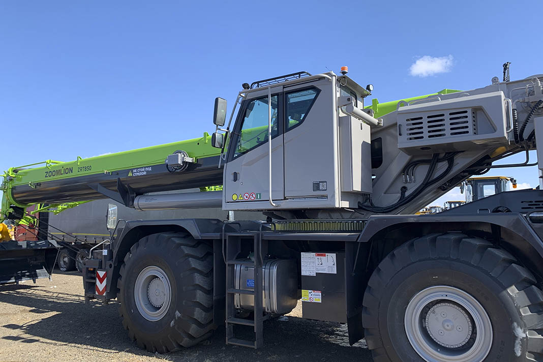 Qisqa obrazli kran ZRT850