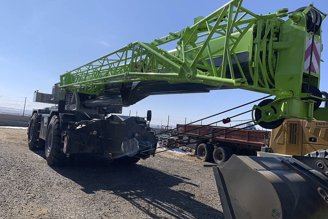 Qisqa obrazli kran ZRT850